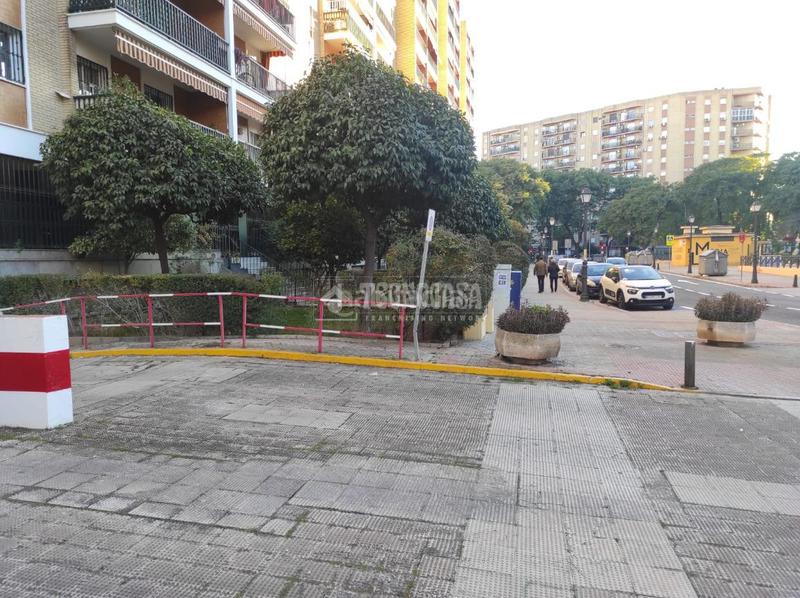 Foto 1ea818c9-7f8d-4744-972c-39f51b5ab623. Aparcament cotxe a El Plantinar - Avda. La Paz - El Juncal Sevilla