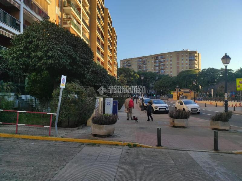 Foto 367e28ae-4047-4670-943a-3939c70cfe61. Aparcament cotxe a El Plantinar - Avda. La Paz - El Juncal Sevilla