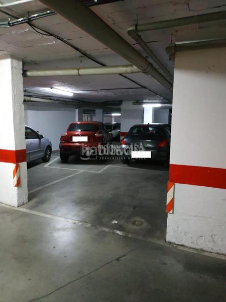 Foto 3f91ac4b-3c29-4b32-a55c-472a8665bfbb. Aparcament cotxe a El Plantinar - Avda. La Paz - El Juncal Sevilla