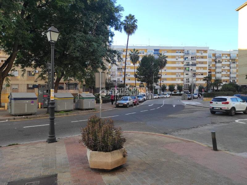 Foto 47b53d47-514c-4714-8b13-66d8894e6e19. Aparcament cotxe a El Plantinar - Avda. La Paz - El Juncal Sevilla