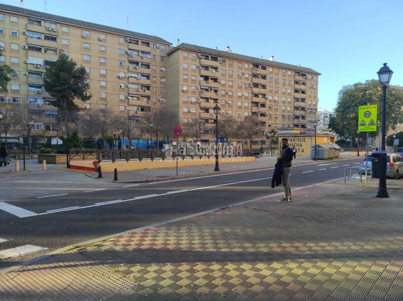 Foto 47e12f1c-2173-4f5e-89d0-f2fbb322eeba. Aparcament cotxe a El Plantinar - Avda. La Paz - El Juncal Sevilla