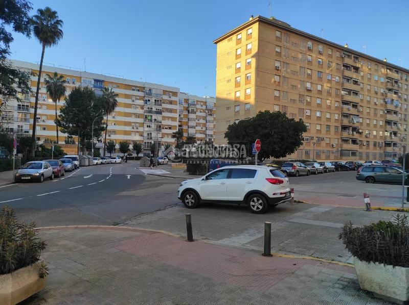 Foto 822229b4-c405-44f9-8685-7b6d0b723421. Aparcament cotxe a El Plantinar - Avda. La Paz - El Juncal Sevilla