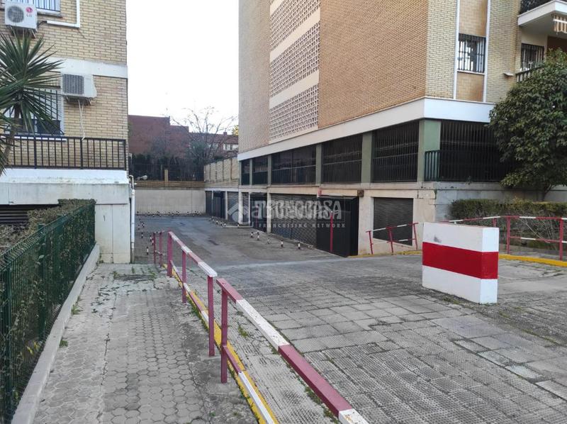 Foto d7383403-ef77-4ced-811f-72441cb298df. Aparcament cotxe a El Plantinar - Avda. La Paz - El Juncal Sevilla