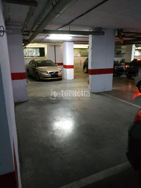 Foto e6c8949e-d526-4e92-bc39-c43a6d16727f. Aparcament cotxe a El Plantinar - Avda. La Paz - El Juncal Sevilla