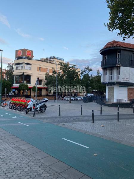 Foto fdd1f15a-3b44-4bf2-b938-8ab31b2cf13c. Aparcament cotxe a El Plantinar - Avda. La Paz - El Juncal Sevilla