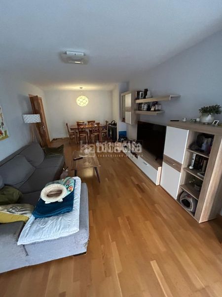 Foto f7bf72a5-f6ce-4336-9482-d236d65fbdeb. Pis amb aparcament a La Llum Valencia