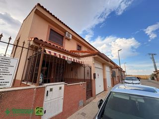 Casa aparellada  C. alamillo. Casa en venta en villatobas