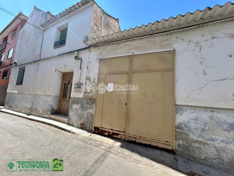 Foto 138003a3-311e-44af-bf4e-7fb12e3c4ce2. Casa aparellada a Dosbarrios