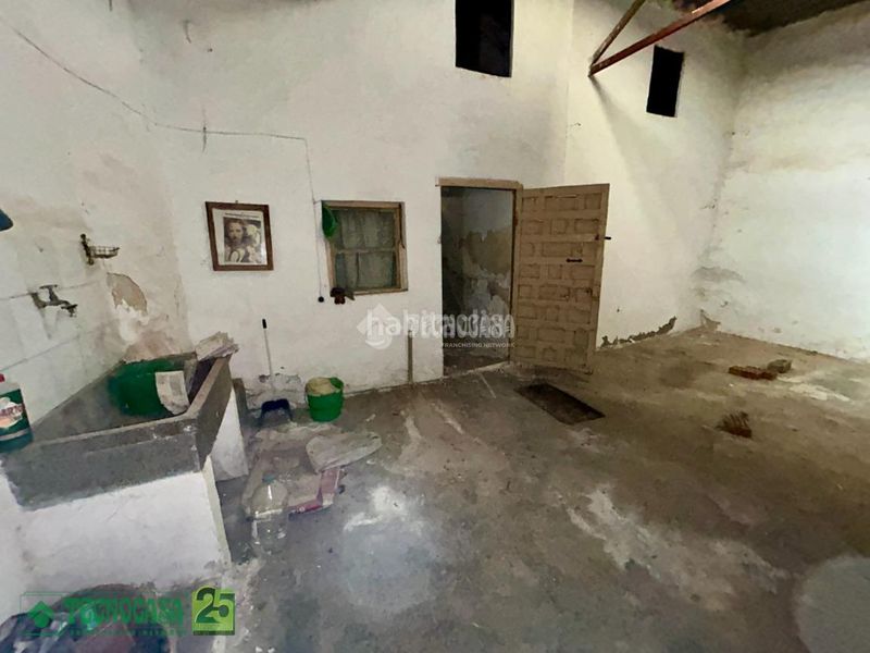 Foto 20f22f39-0ed7-488f-8088-3adf62f056cd. Casa aparellada a Dosbarrios