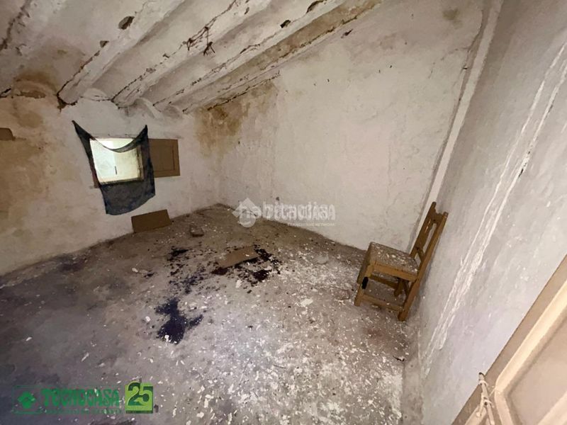 Foto 2b0902f0-c385-43a8-a4cb-d36d8af44811. Casa aparellada a Dosbarrios