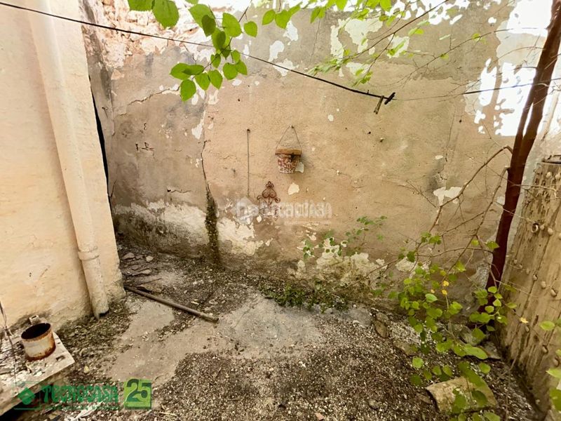 Foto 300adbca-705c-481d-a749-772b4c5ed46f. Casa aparellada a Dosbarrios