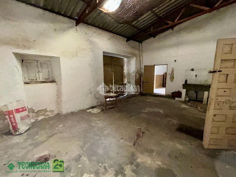 Foto 823b1d60-5f67-4c4d-870c-e7873ef06d74. Casa aparellada a Dosbarrios
