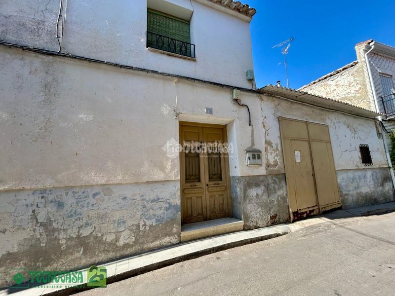Foto a96cf11b-e481-4b70-8d4f-e29dfef1e3ad. Casa aparellada a Dosbarrios