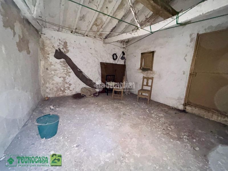 Foto b1208419-b0f6-4a1c-ad8f-2263c305150c. Casa aparellada a Dosbarrios