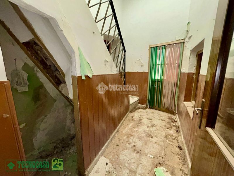 Foto b2bbb8ff-e1f6-40b5-bf63-1180df246302. Casa aparellada a Dosbarrios