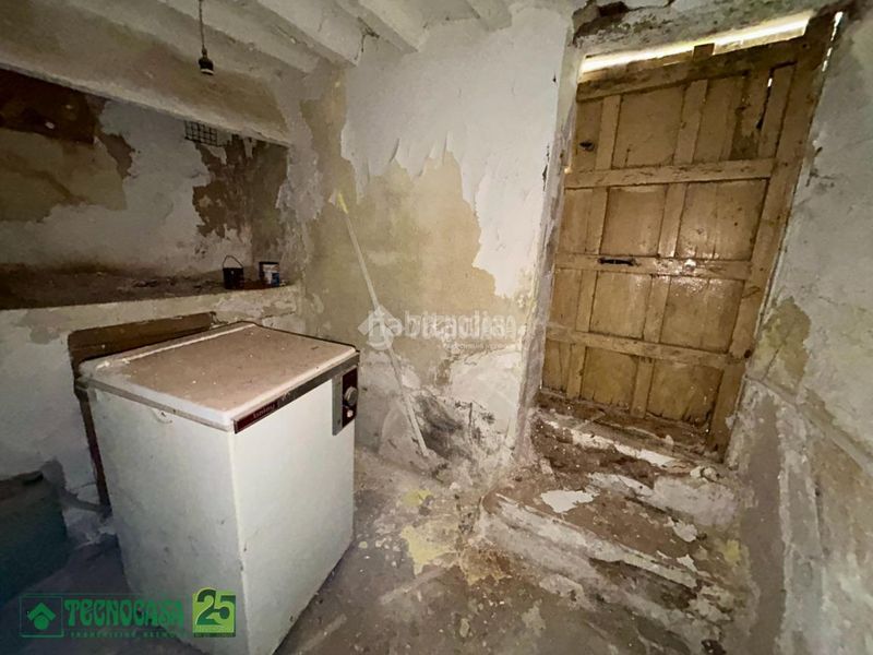 Foto d14616d5-cdf4-4b5e-8e0c-7ba3c3645aa2. Casa aparellada a Dosbarrios