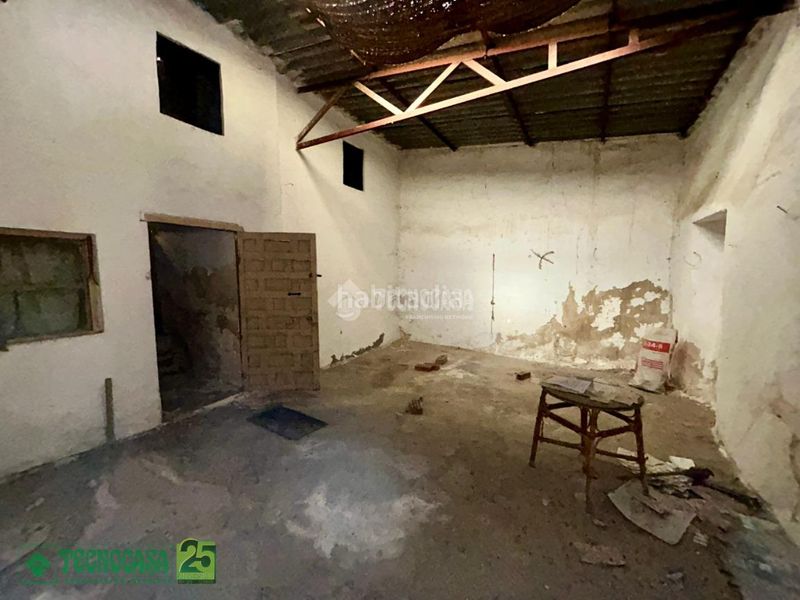 Foto d4012be0-5a74-4d50-9499-f805db03aa6d. Casa aparellada a Dosbarrios