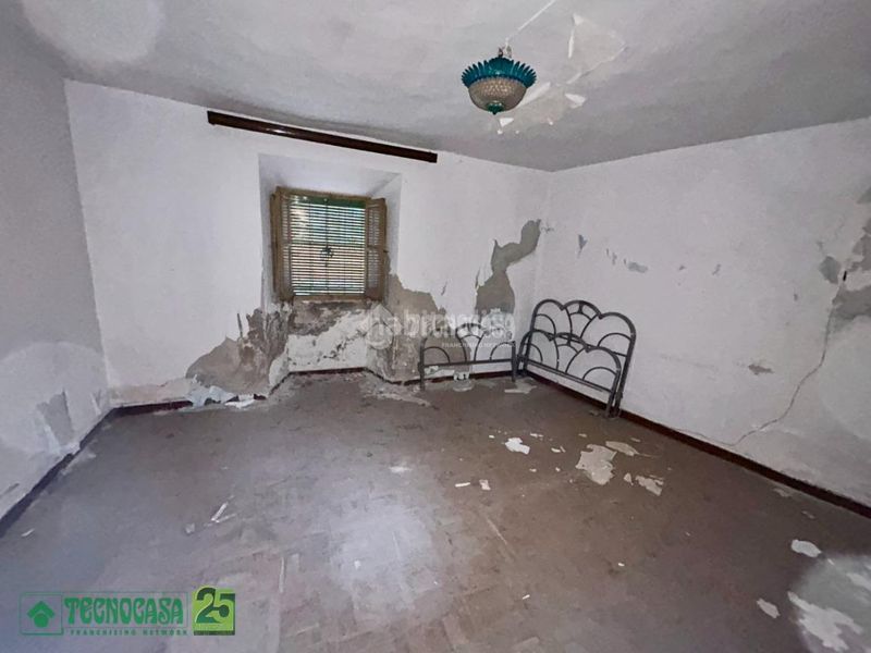 Foto f0dbeec9-9549-4fd0-b6a5-6618fd60c712. Casa aparellada a Dosbarrios