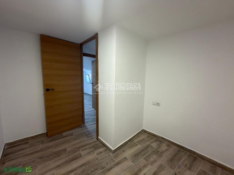 Foto 1dbc249c-2cc7-4d2e-8640-4ac2c2165623. Casa aparellada a Romeral (El)