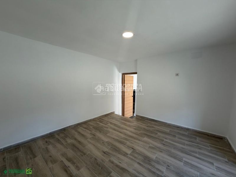 Foto 3a278b3c-1c16-4979-8c21-f070a16aa115. Casa aparellada a Romeral (El)