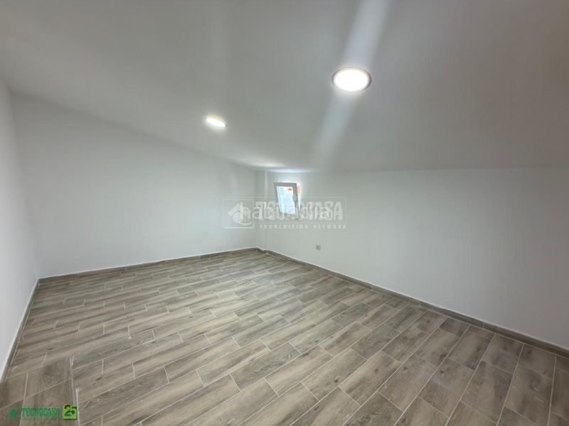 Foto 477b0141-58f4-4555-8c18-99d96136ef92. Casa aparellada a Romeral (El)