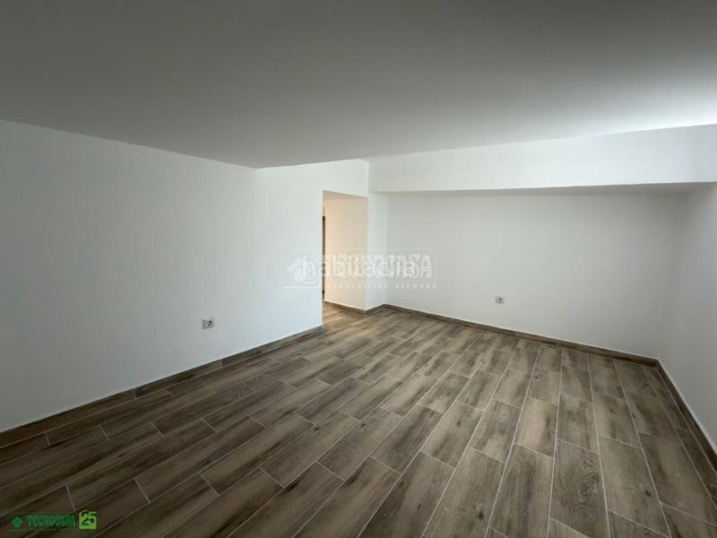 Foto 4c64649d-4137-4f19-9efb-74ac25c2aaa0. Casa aparellada a Romeral (El)