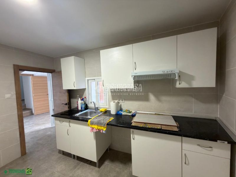 Foto 5290d188-60e8-4f26-9b7d-a60868036a10. Casa aparellada a Romeral (El)