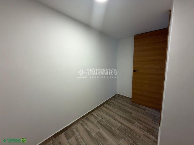 Foto 5af84682-541c-44cf-baad-d9d655ef5ab8. Casa aparellada a Romeral (El)