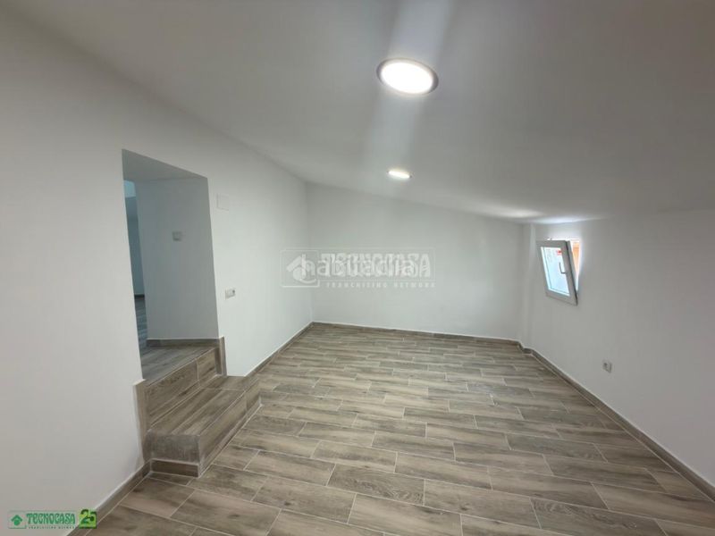 Foto 5c707ecb-a41c-455e-aa7c-a2a729d79e40. Casa aparellada a Romeral (El)