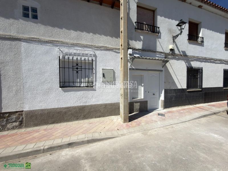 Foto 85c658e6-0dcc-4202-9e3f-bc9ae9277e22. Casa aparellada a Romeral (El)