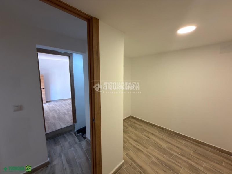 Foto a90da06a-1b7d-4e08-b0e1-20fde38e9d6c. Casa aparellada a Romeral (El)