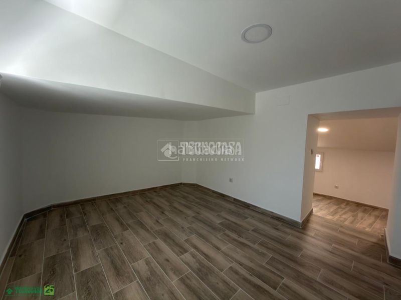 Foto aa5bf09c-4409-4c8c-86b7-36401aa966f9. Casa aparellada a Romeral (El)