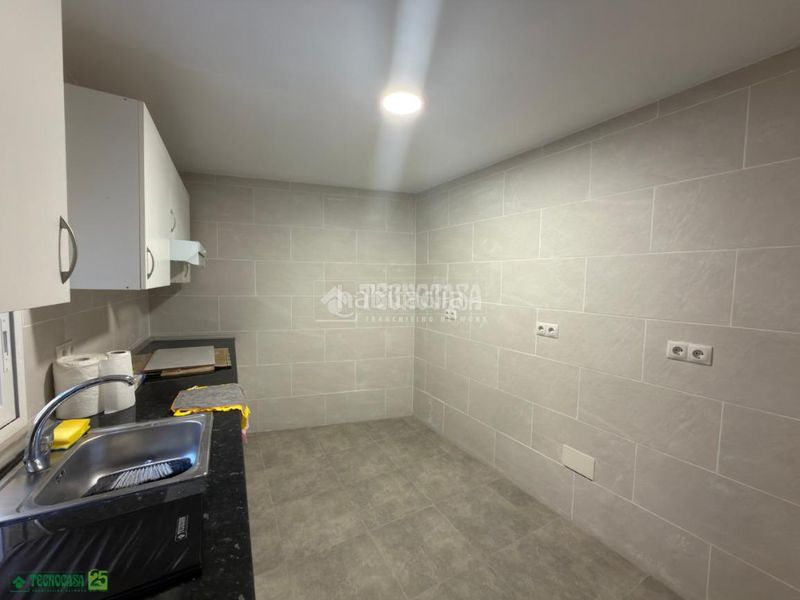 Foto bd6868e9-40c7-4ff8-bb6a-bf07f8bbe1ba. Casa aparellada a Romeral (El)