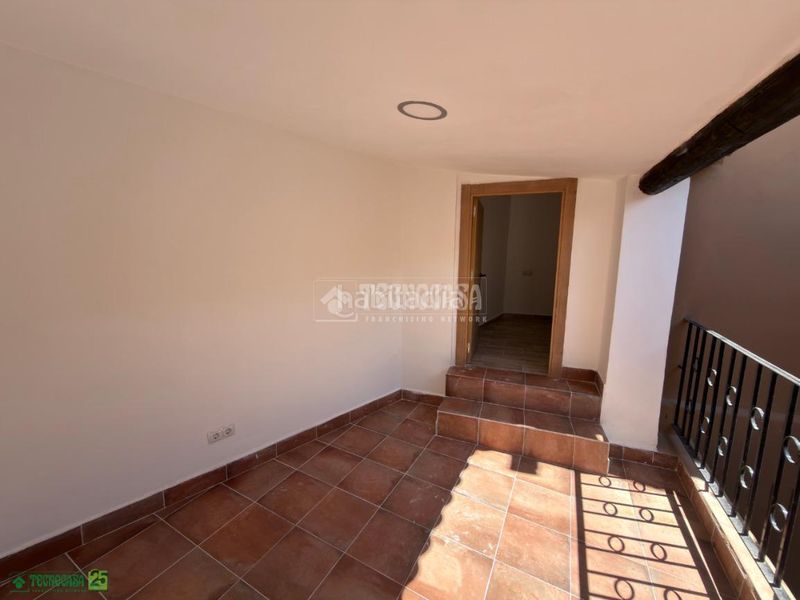 Foto c0da30a7-c219-4c10-8b44-fe591ad35265. Casa aparellada a Romeral (El)
