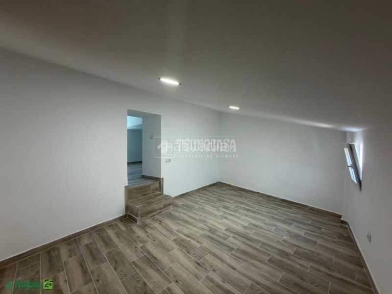 Foto c30a25e6-e1a4-4601-b05e-ff2d18dc9f97. Casa aparellada a Romeral (El)