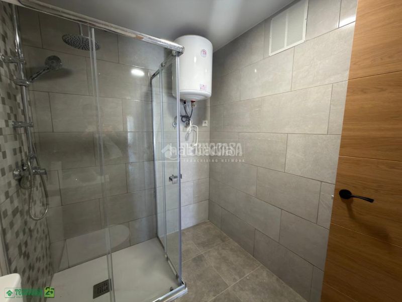 Foto e2aae755-df54-4be3-9a3d-5d6cd81e9f6a. Casa aparellada a Romeral (El)