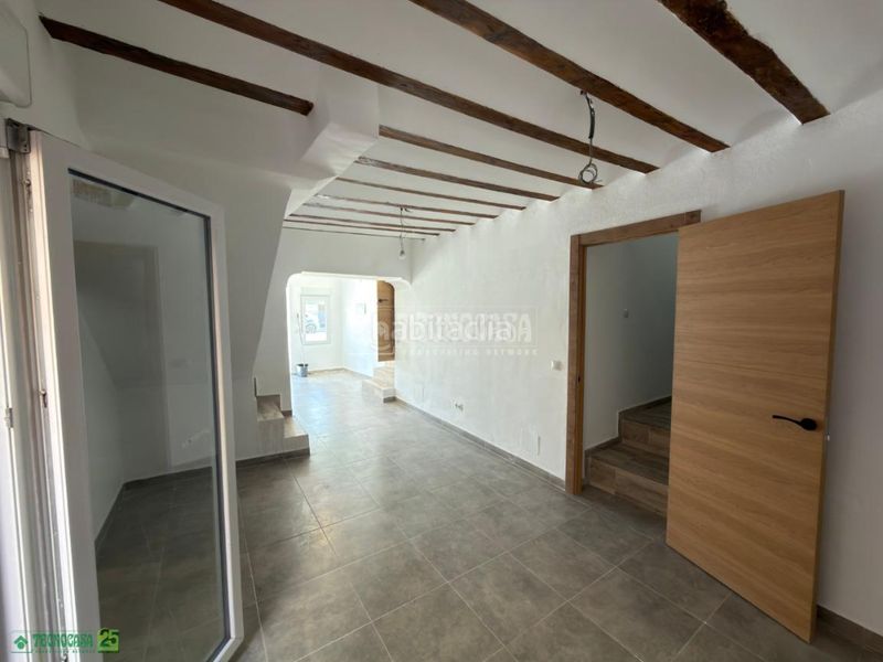 Foto e799fcaa-0f38-428d-bf34-73e1afe80fa8. Casa aparellada a Romeral (El)