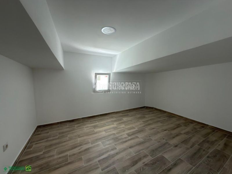 Foto f65d423b-b642-48d3-811a-37544a223322. Casa aparellada a Romeral (El)