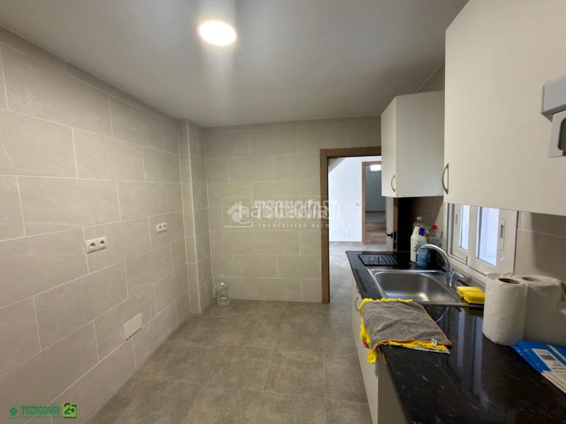 Foto fbc01121-2076-4cd5-91e6-14e3397d7d08. Casa aparellada a Romeral (El)