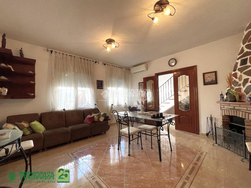 Foto 1a96e2fe-8a27-43e7-9995-ac27d2fa50d5. Casa aparellada a Noblejas