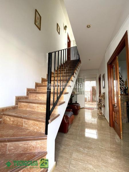 Foto 2a13cbda-ddf6-4dcd-b509-2b48d7ecafcc. Casa aparellada a Noblejas