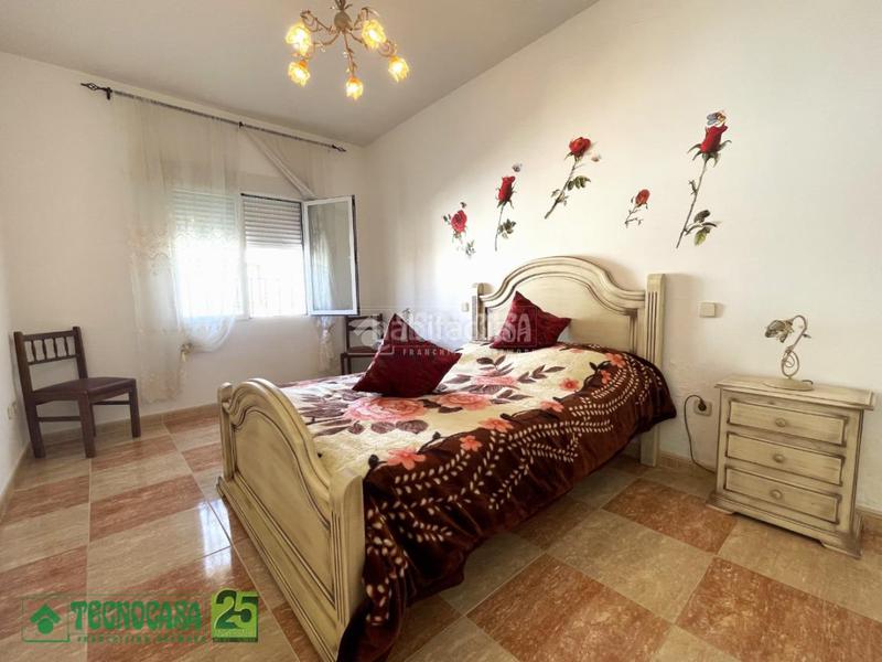 Foto 992f568d-f9ed-4159-ad97-79f376a670a0. Casa aparellada a Noblejas