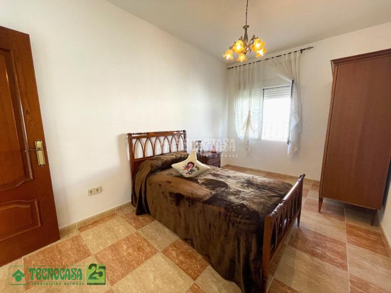 Foto 9cbaf7df-bdcd-495f-a5db-4e0b15ca1836. Casa aparellada a Noblejas