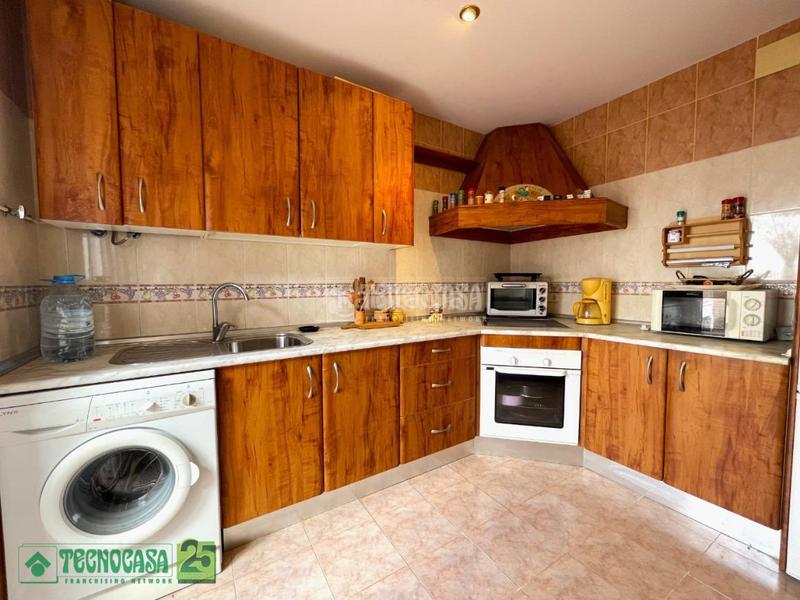 Foto 9ddefef2-32a8-4e89-a8b6-c4a1cf7e38b8. Casa aparellada a Noblejas