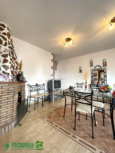 Foto ad0fd3d6-3aa3-4fae-8e86-972154ec4bc4. Casa aparellada a Noblejas