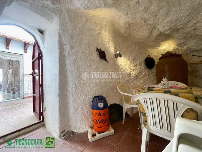 Foto b5b6a22a-46a9-4eac-ab71-e0ea0ecc3450. Casa aparellada a Noblejas