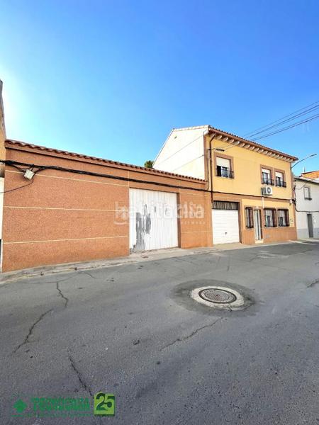 Foto bf4c364d-3634-4ce8-9096-e321ebd18a05. Casa aparellada a Noblejas