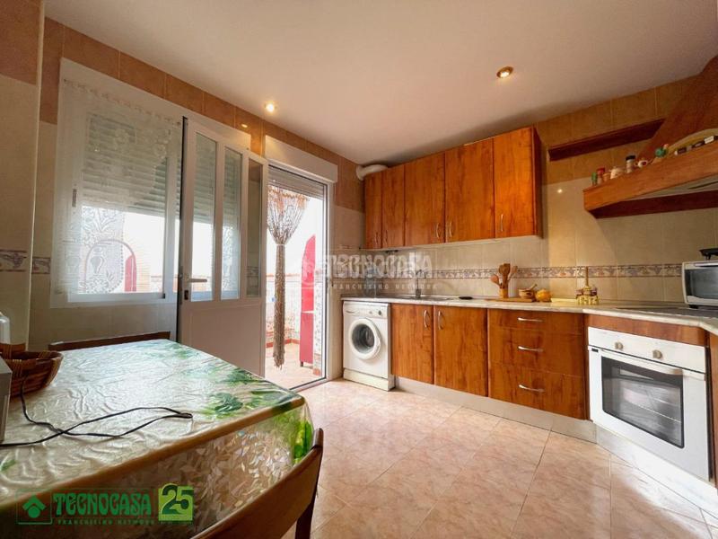 Foto e4be0dc0-5a12-4e70-a187-c7e1a4fdb6f2. Casa aparellada a Noblejas