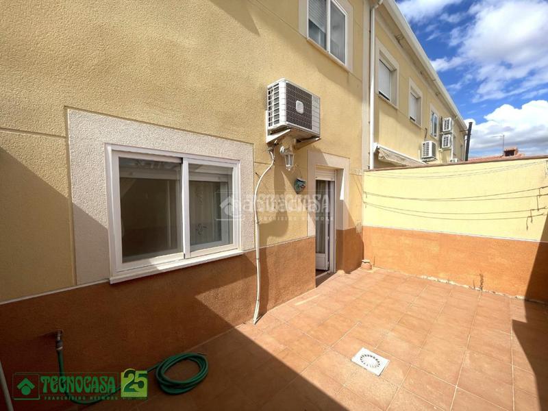 Foto 6556e0a8-9ffd-49c9-a337-67546db98197. Casa aparellada amb calefacció a Yepes