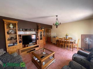 Casa aparellada  C. de las cruces. Casa en venta en yepes